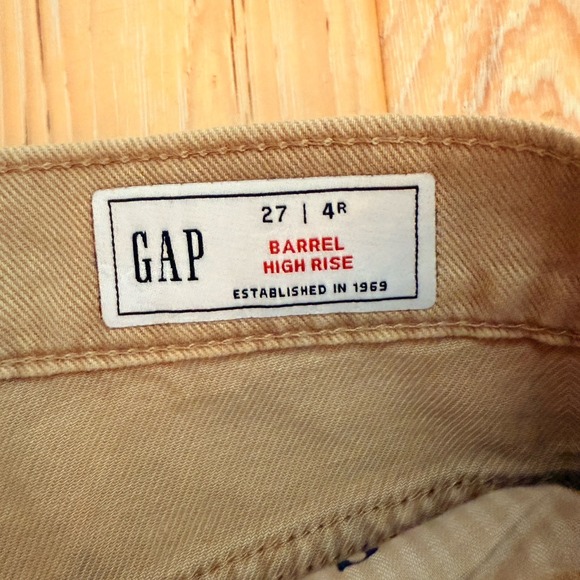 GAP Women's High Rise Barrel Relaxed Hip & Thigh Tan Jeans - NWT - 27-4 - Picture 3 of 7